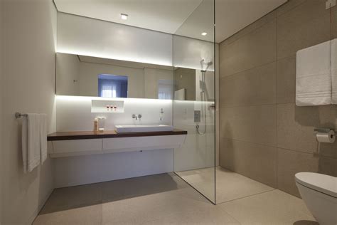 So sehen moderne badezimmer aus. Bad Design schlicht | Moderne bäder, Badezimmereinrichtung ...