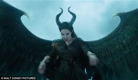 Angelina Jolie Vanquishes Army In New Maleficent Trailer Daily Mail Online