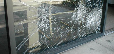 How To Break Laminated Glass In An Emergency Learn Glass Blowing