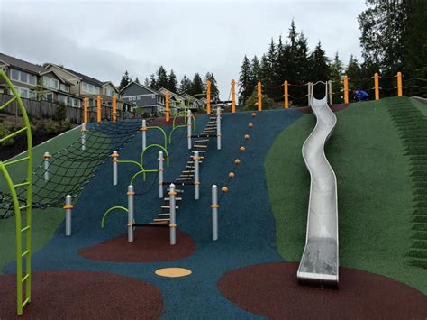 Playground On A Hill Queenston Park Playground In Coquitlam Игровые