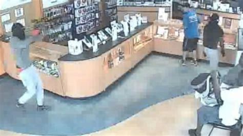 Dramatic Video Shows Armed Robbery At Cellphone Store Abc13 Houston