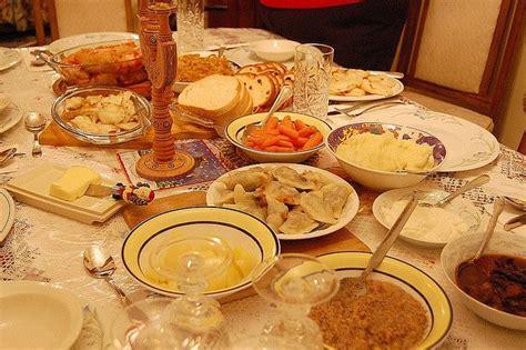 The traditional dinner includes a meat such as duck or goose, as well as side dishes like foie gras and oysters. Ukrainian Christmas - Свят Вечір 2010 - 4 | Food, Dinner ...