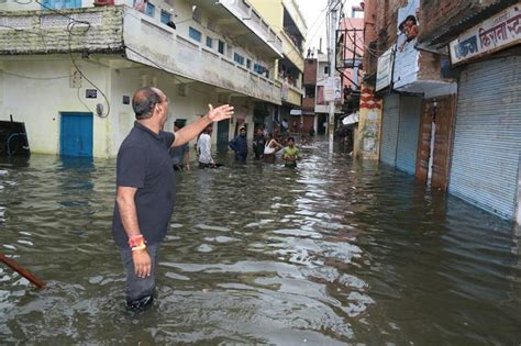 मौसम विभाग का रेड अलर्ट तीन दिन कई राज्यों में भारी बारिश बाढ़ भूस्खलन का खतरा jansatta
