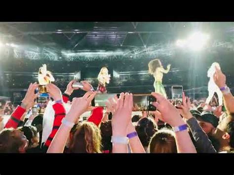 Spice Girls Wannabe Live At Wembley Stadium Spiceworld Youtube