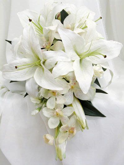 Pin By Racheal Page On Wedding Wedding Wedding Lily Bouquet Wedding