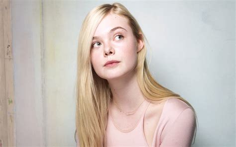 Elle Fanning Hd Wallpaper