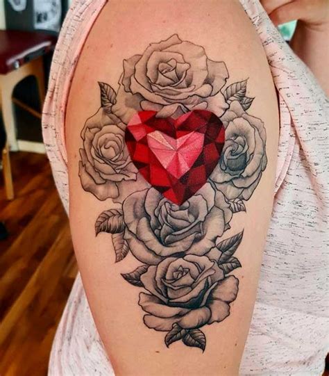 Reina en nuestros corazones por el amor, que alimentaremos. Tatuajes de corazón: Significado, diseños de tattoos y más