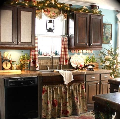 A quiet beige and white theme harks back to a simpler time. 40 Cozy Christmas Kitchen Décor Ideas | DigsDigs
