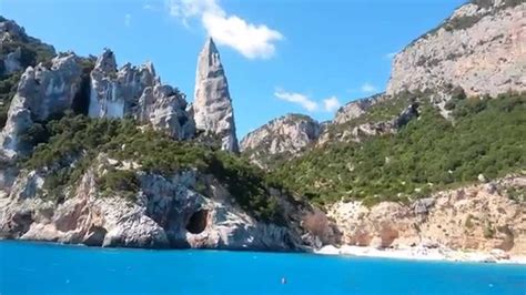 Пляжи оборудованы зонтиками и лежаками, на каждом пляже можно перекусить. Италия Сардиния Пляжи Гроты Cala Mariolu Cala Sisine ...