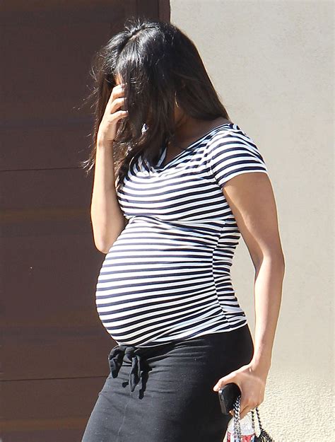 Zoe Saldana Is Very Very Pregnant Actress Shows Off Baby Bump While