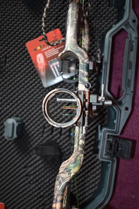 Hoyt Bone Collector Alphamax 32 60 70 Rh Compound Hunting Bow Loaded