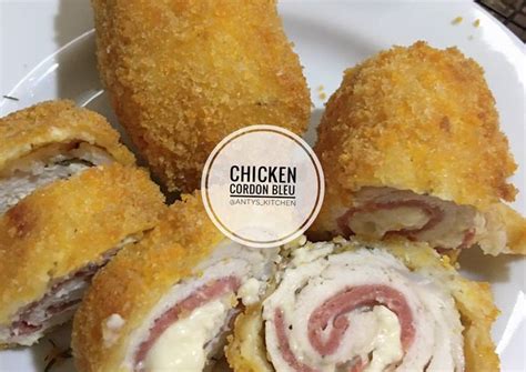Our chicken cordon bleu contains some sweet cranberry sauce as well as the classic cheese and ham combo. Resep Chicken cordon bleu oleh anty_antyskitchen - Cookpad