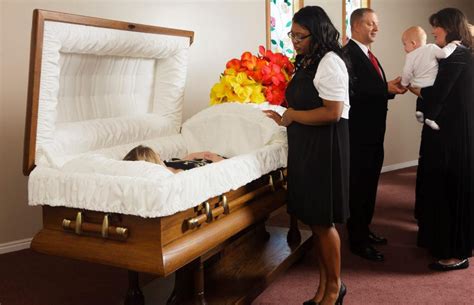 Open Casket Funerals Common Questions Answered Lovetoknow