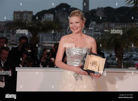 Best Actress Kirsten Dunst Poses At The Palme D Or Winners Photocall At