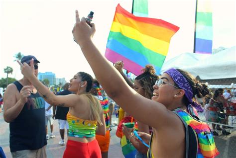 Fort Lauderdale Lgbtq Community Hosts City S First Pride Parade Along