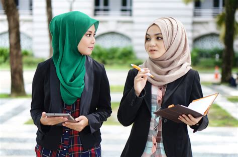 Tata Cara Berpakaian Wanita Yang Sopan Dalam Islam Perislam