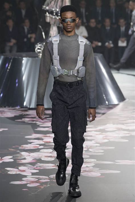 Dior Men S Pre Fall 2019 Fashion Show What Went Down Mens Winter Fashion Y2k Fashion Men