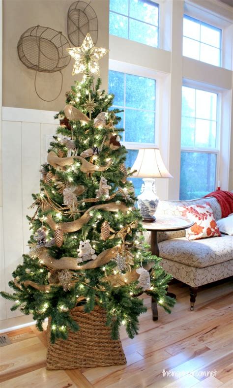 Get a holiday head start by crafting your own handmade. Christmas tree decorating tips, cool Christmas tree ...