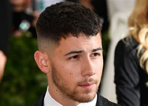Pria Model Rambut Pendek Sesuai Bentuk Wajah - Memilih Model Rambut