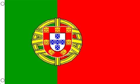 Na złączeniu pasów umieszczony jest herb portugalii. Portugal Flag | Buy Portugese Flags & Bunting at Flagman.ie