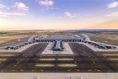 istanbul airport chief  guiding   hub   covid crisis