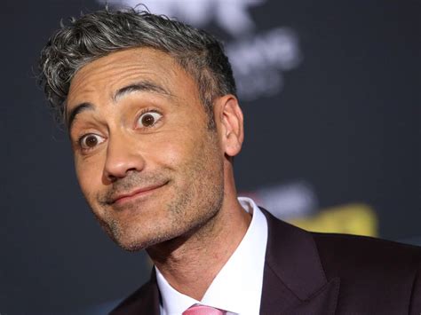 Love and thunder director taika waititi are sparking romance rumors after the let you love me singer shared a photo of her and waititi hugging. Free Guy: Taika Waititi al fianco di Ryan Reynolds nel ...