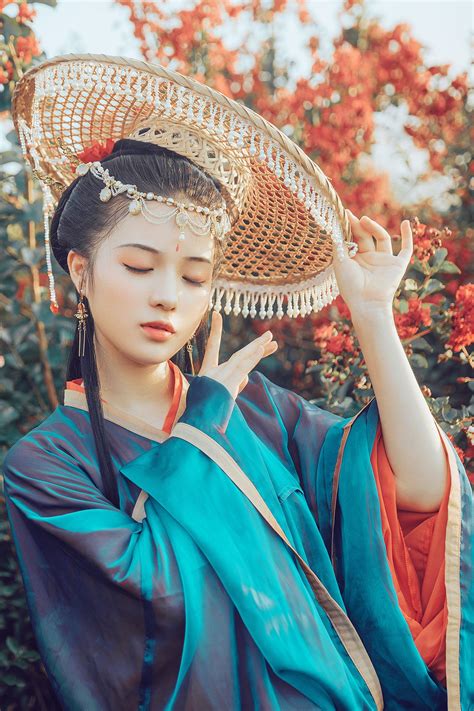 Pin By Walter Bishop On 古风 Chinese Traditional Beautiful Japanese Girl Hanfu Asia Girl