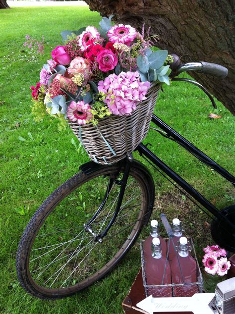 Vintage Bicycle Stylinggreat Display To Welcome Wedding Guests And Can