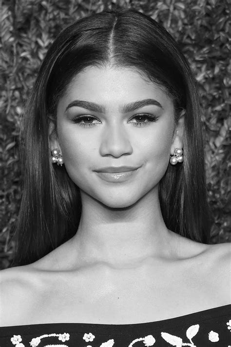 Zendaya Face Photography Face Proportions Celebrity Drawings