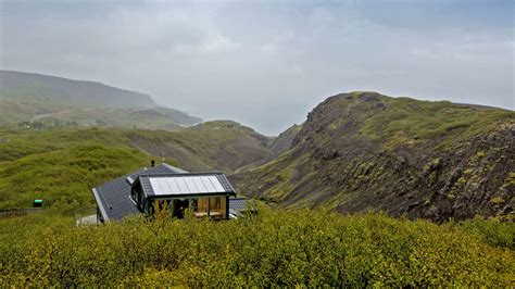 House Hunting In Iceland A Lakeside Cabin For Under 800000 The New