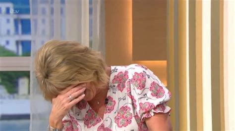 This Mornings Ruth Langsford Unable To Read Autocue After She Gets The