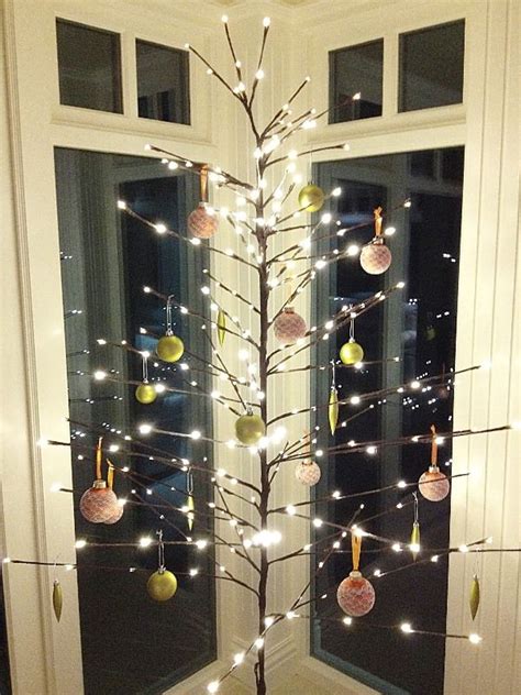 No matter how you and your loved ones celebrate, you can decorate your home in a way that suits you. Top Minimalist And Modern Christmas Tree Decor Ideas ...