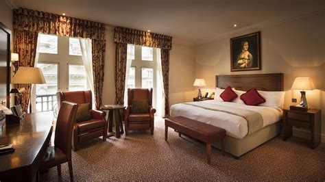 Deluxe King Room With River View At The Royal Horseguards Hotel