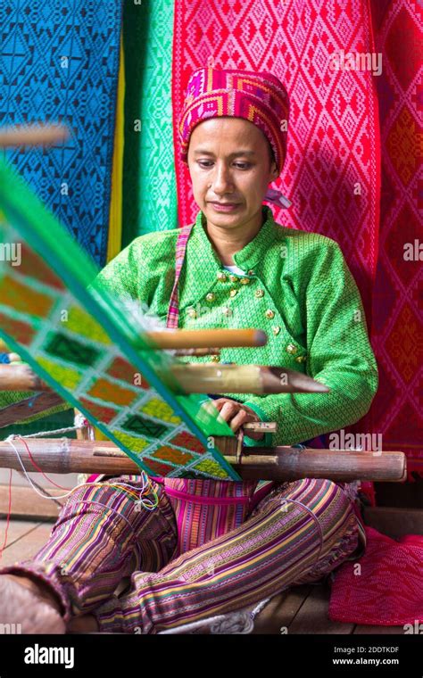 Evelinda Otong Hamja Wearing Traditional Yakan Clothes Weaving At The