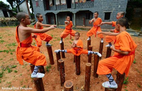 With Quick Feet Good Balance Agile Shaolin Monks In Fujian Show