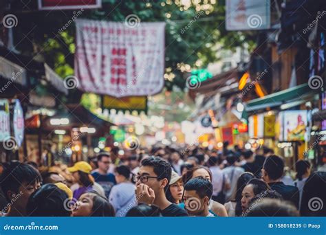 Crowds In Muslim Quarter In Xian Editorial Stock Image Image Of