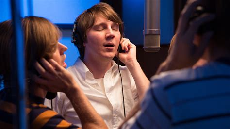 Review ‘love And Mercy Gets Inside Brian Wilsons Head The New York Times