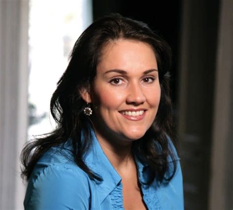 Gegrepen door de aria van de koningin van de nacht gezongen door cristina deutekom in 2002 studeert francis af met hoogste onderscheiding voor artisticiteit. Opera in de media: week 48