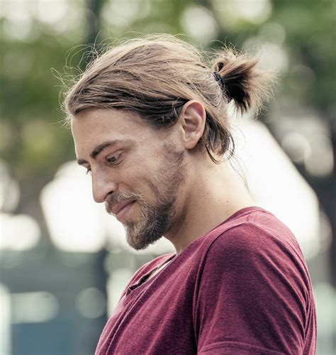 60 Popular Men S Ponytail Hairstyles Be Different In 2020