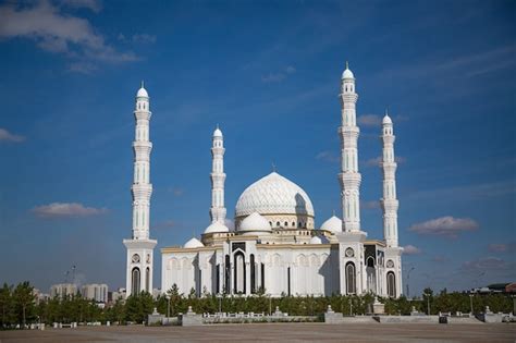 Premium Photo The Hazrat Sultan Mosque Is A Mosque In Nursultan