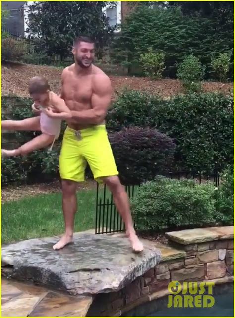 Tim Tebow Is Shirtless And Ripped In Cute New Pool Video Photo 3475313 Shirtless Pictures