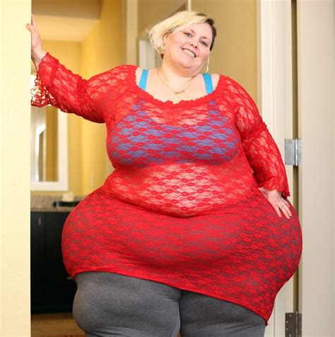 Meet The Woman With 8 Foot Hips Who Makes A Fortune By Flaunting It Online Olomoinfo