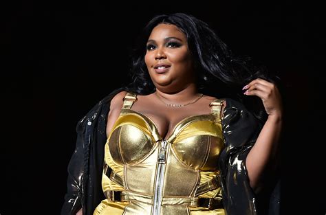 Lizzo Made Ya Look While Dancing In Sparkly Nude Outfit Billboard