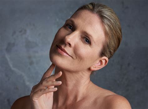 2 Effective Nonsurgical Methods Of Treating Horizontal Neck Lines
