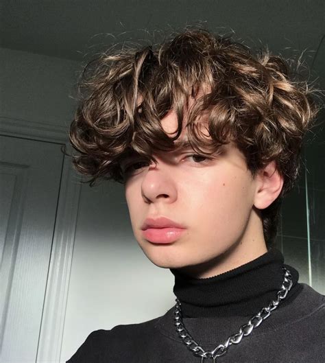 Instagram Ryanpinkv2 Boys With Curly Hair Eboy Hair Cute White Boys