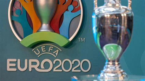 Die neuen em dfb trikots 2020. Fußball-Europameisterschaft: UEFA enthüllt Namen des ...