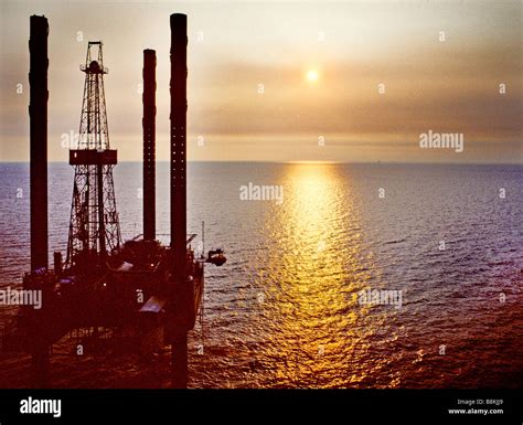 Offshore Oil Platform Gulf Of Mexico Hi Res Stock Photography And