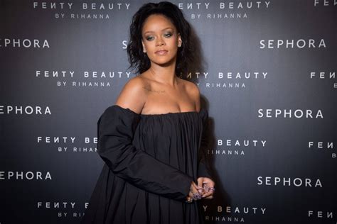 Rihanna Wearing Fenty Beauty Products Popsugar Beauty