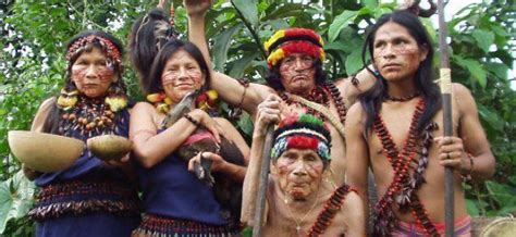 Trajes Típicos De La Amazonía Ecuatoriana ️