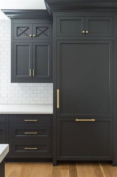 185 x 126 x 60 cm materials: Matte black cabinets with gold hardware | Timeless kitchen ...